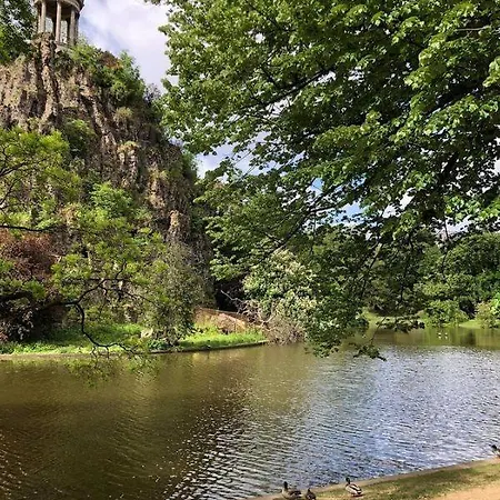 Appartamento Notre Vue Sur Les Buttes Chaumont Parigi